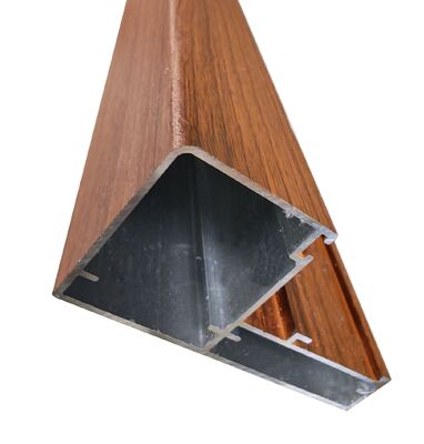 ラテンアメリカ市場向け木目調アルミ製開き窓プロファイル